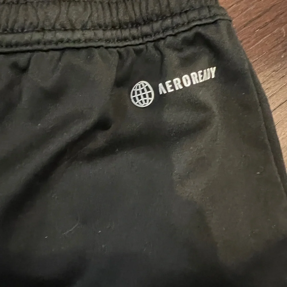 Adidas boys Black Shorts (aeroready) - Picture 3 of 3